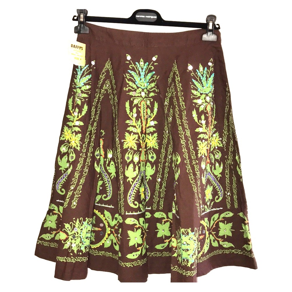Embroidered skirt